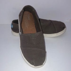 TOMS Shoes 2.0 Classic Alpargata Slip-On Big Kids Size 2Y Unisex